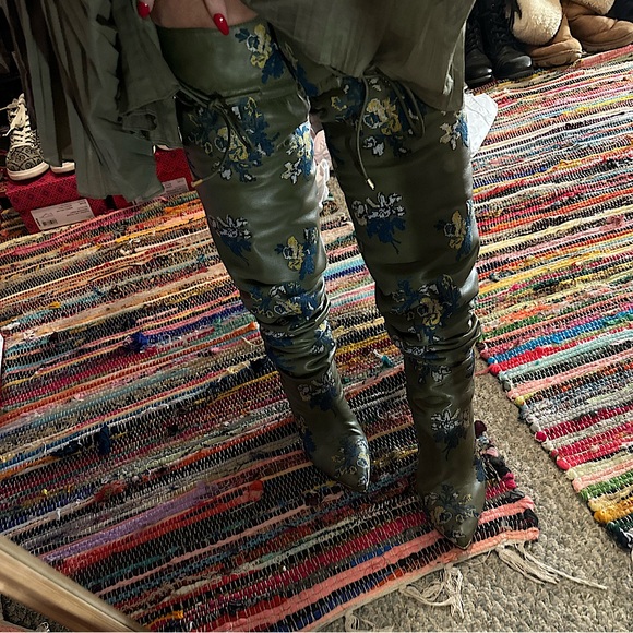 Floral Embroidered Tory Burch over knee boots - Picture 8 of 9